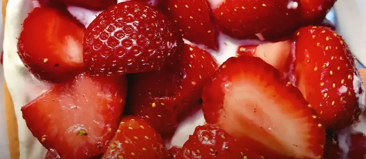 Strawberry Tiramisu-fuscian.com-Featured image